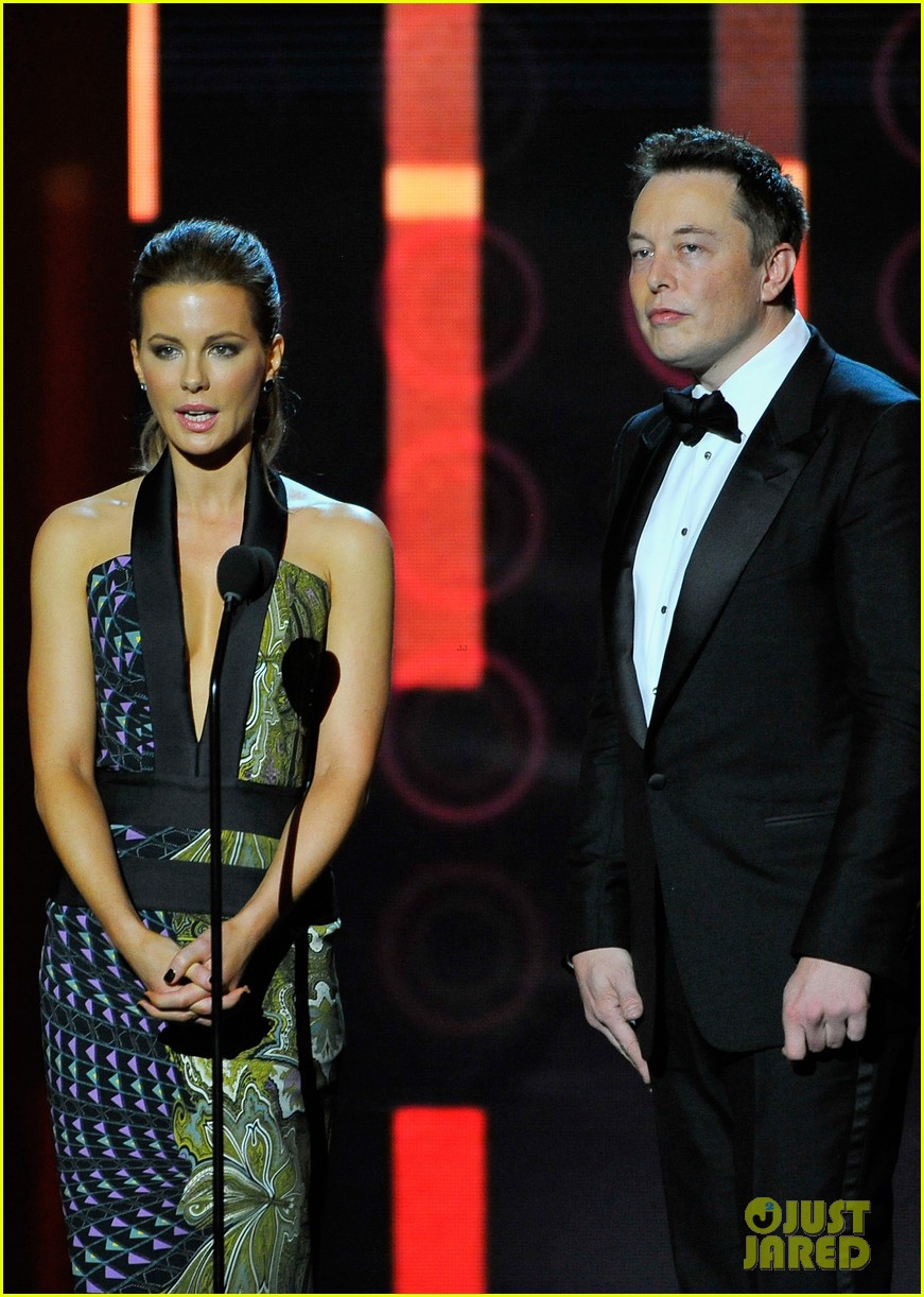 Cameron Diaz & Kate Beckinsale Make Science Sexy at Breakthrough Prize Awards