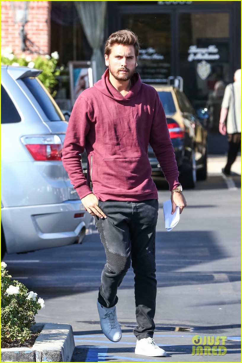 Scott Disick Gives Kourtney Kardashian a Scare After Mixing Alcohol & Sleeping Pills