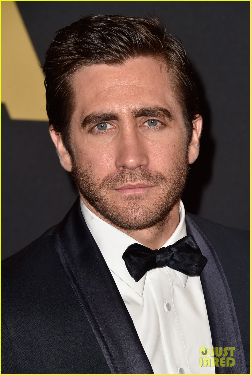 Jake Gyllenhaal Suits Up for Governors Awards 2014