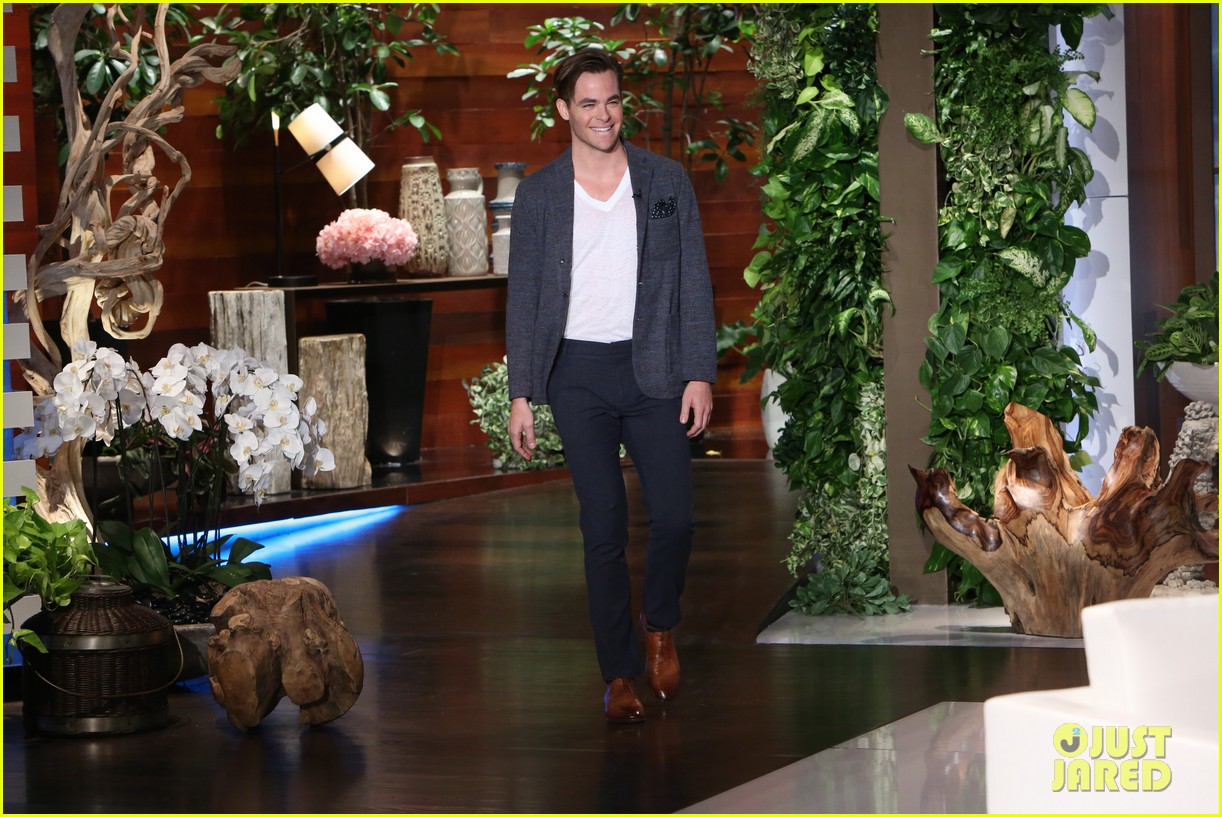 Chris Pine Serenades A Fan By Singing Frank Sinatra's 'Summer Wind' on 'Ellen' - Watch Now!