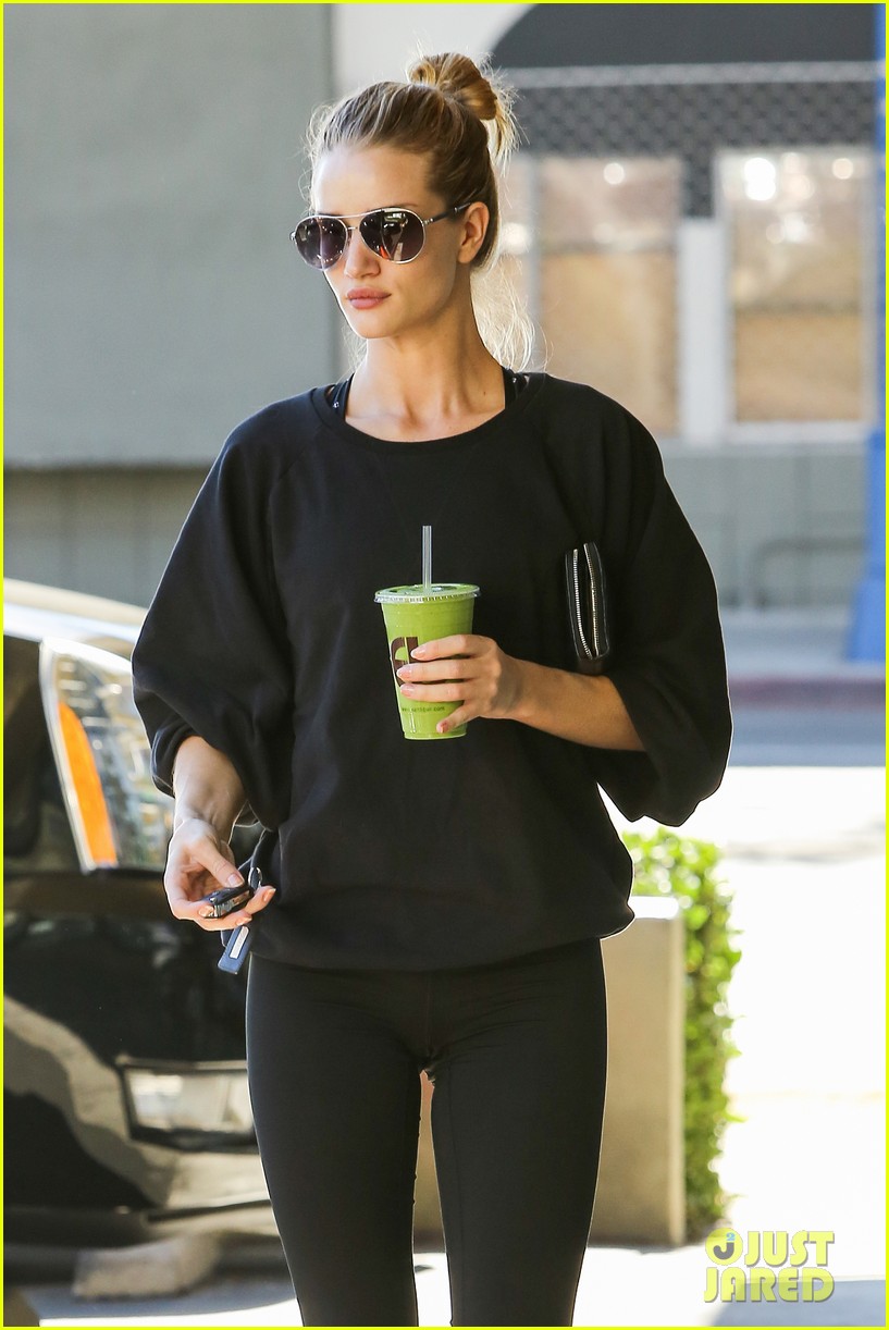 Rosie Huntington-Whiteley Has a Great Pair of PJs for You!