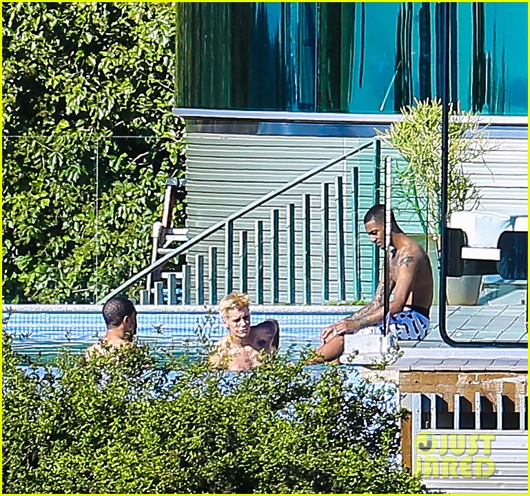Justin Bieber Goes Shirtless at New Beverly Hills Mansion
