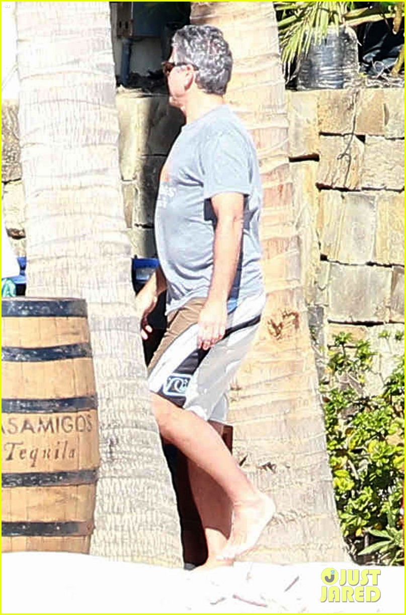 George & Amal Clooney Vacation with Cindy Crawford & Rande Gerber in Cabo!