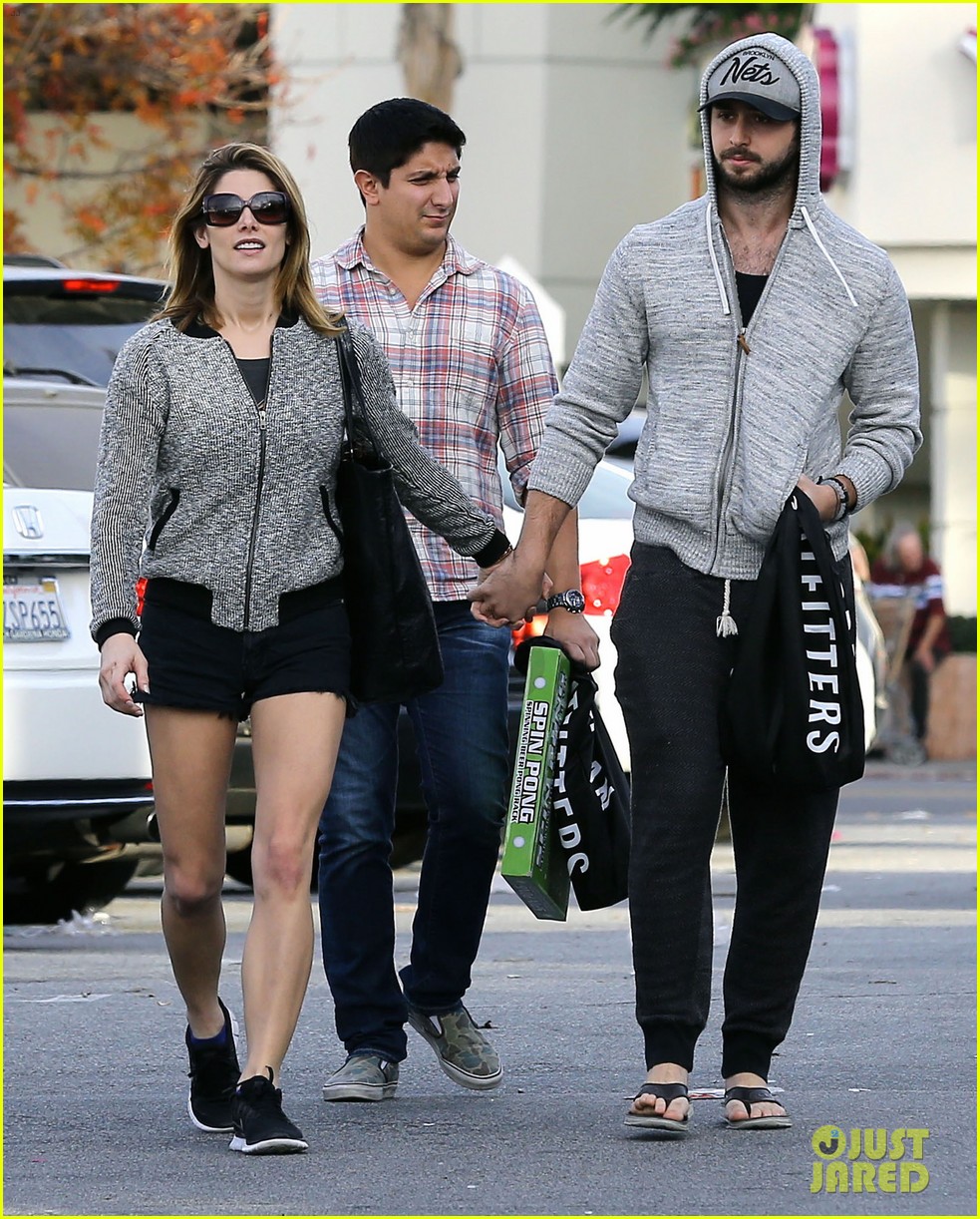 Ashley Greene Is Not Engaged, But Gets a Ring for Christmas!