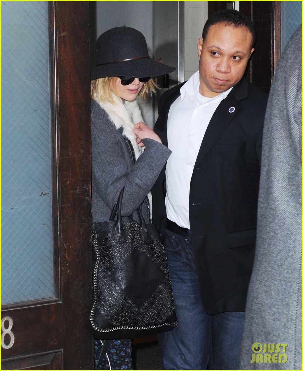 Jennifer Lawrence Steps out in NYC After Her Hot Bodyguard's Pics Go Viral!