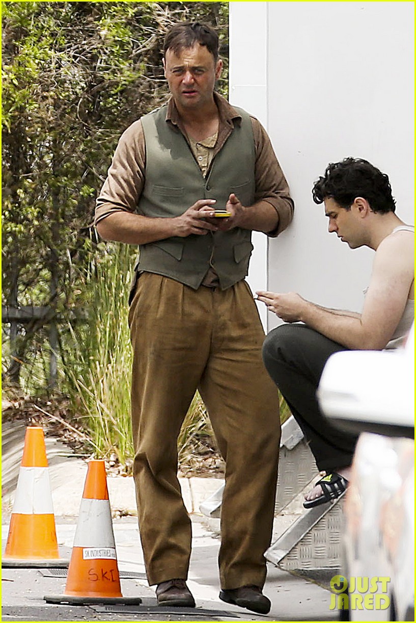 Liam Hemsworth Gets Dirty Down Under for 'The Dressmaker'