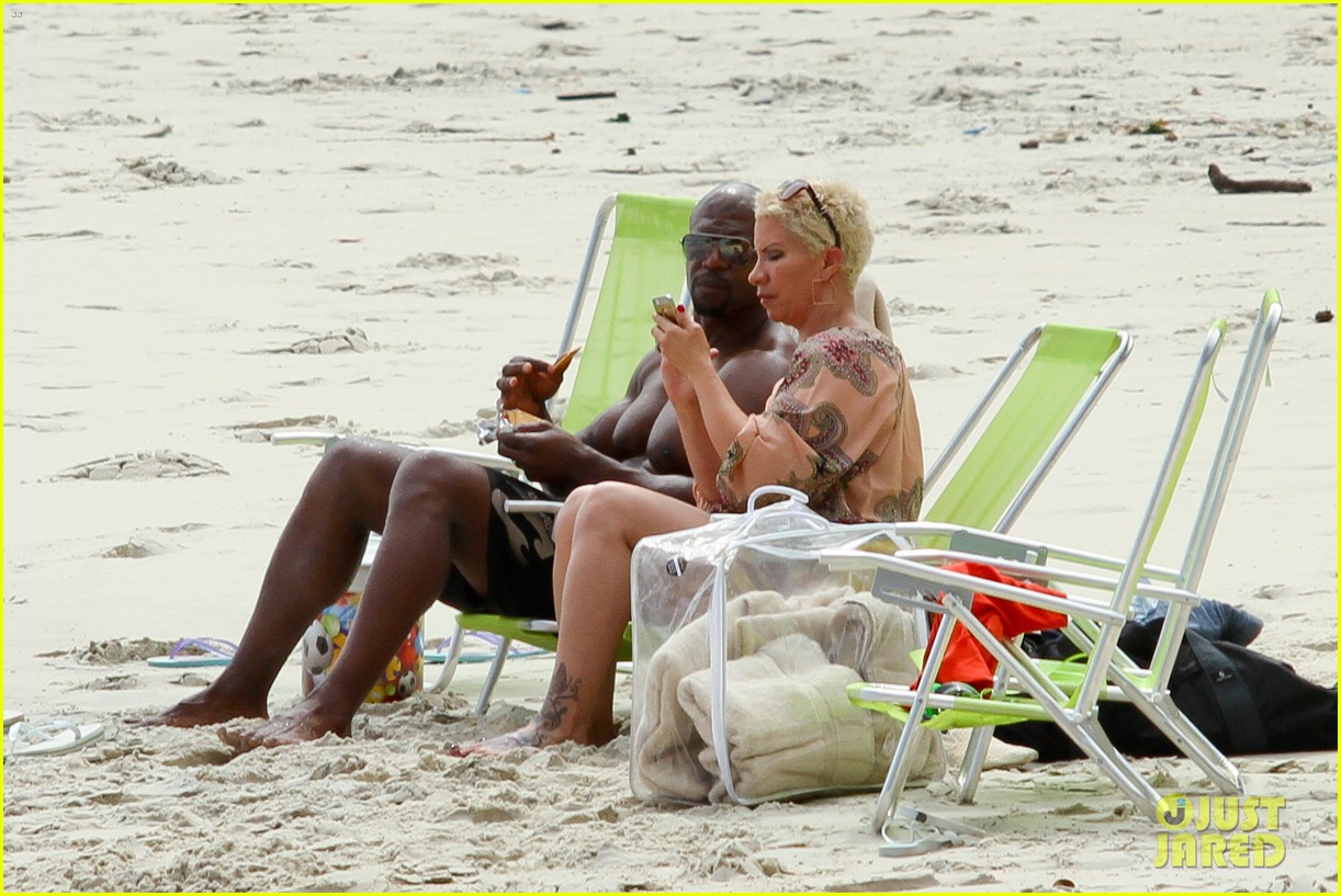 Terry Crews Shows Off Ripped & Shirtless Body in Rio De Janiero