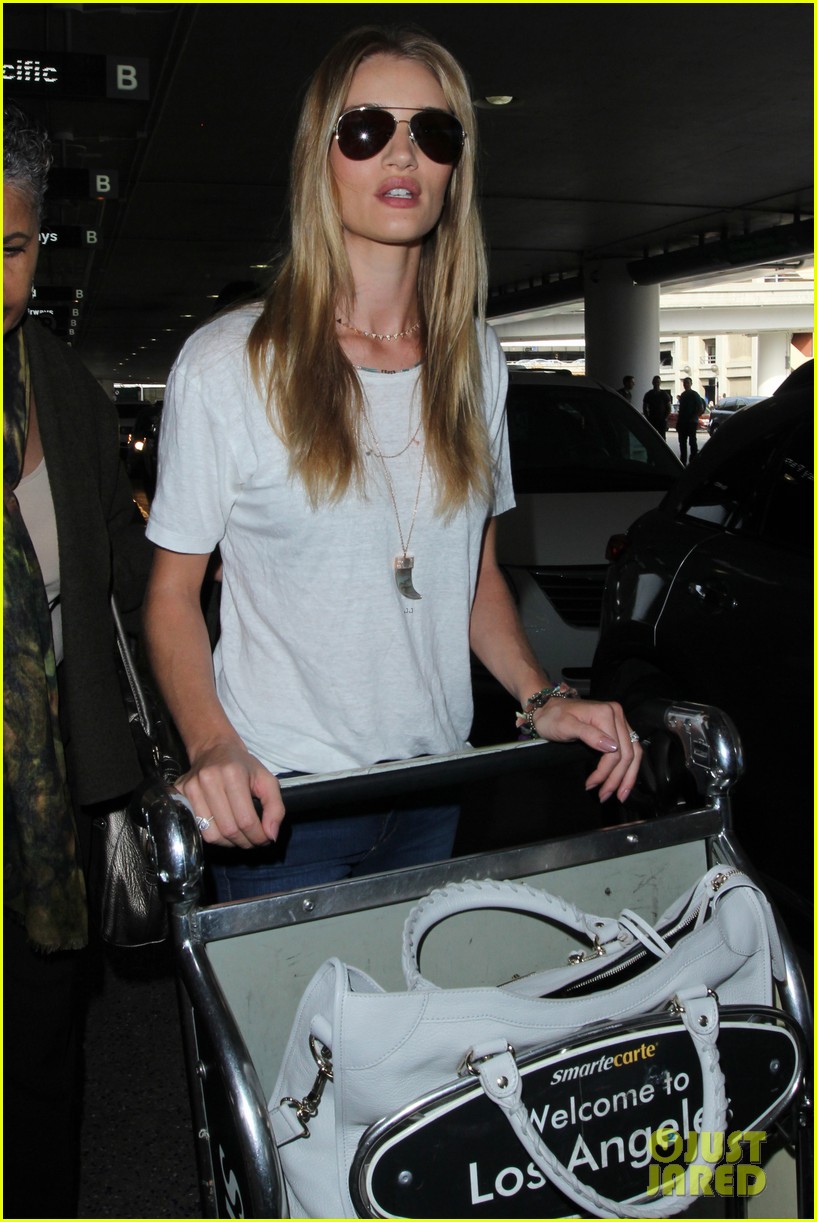 Rosie Huntington-Whiteley Not Engaged to Jason Statham Despite Wearing Ring on THAT Finger!