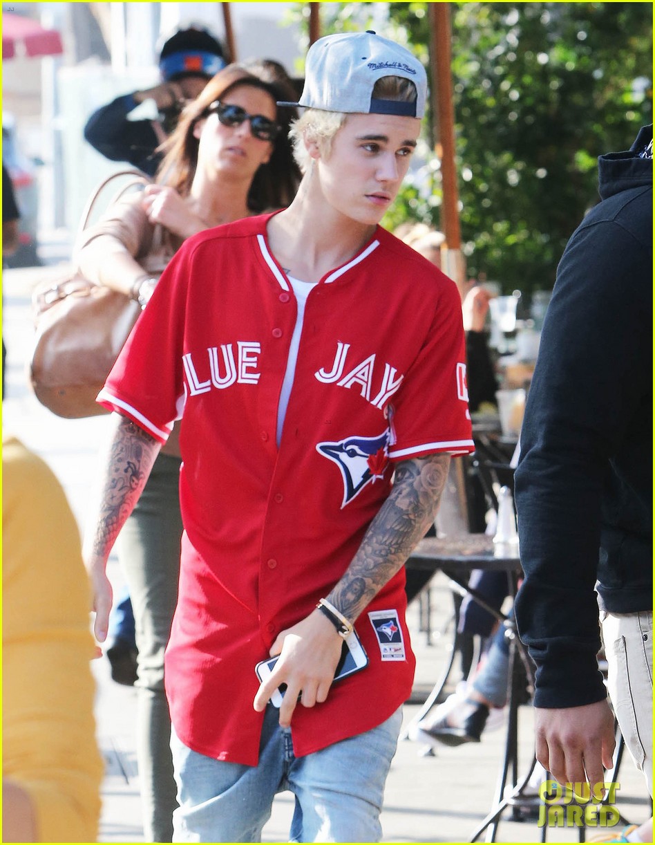 Justin Bieber & Hailey Baldwin Grab Lunch For Second Straight Day