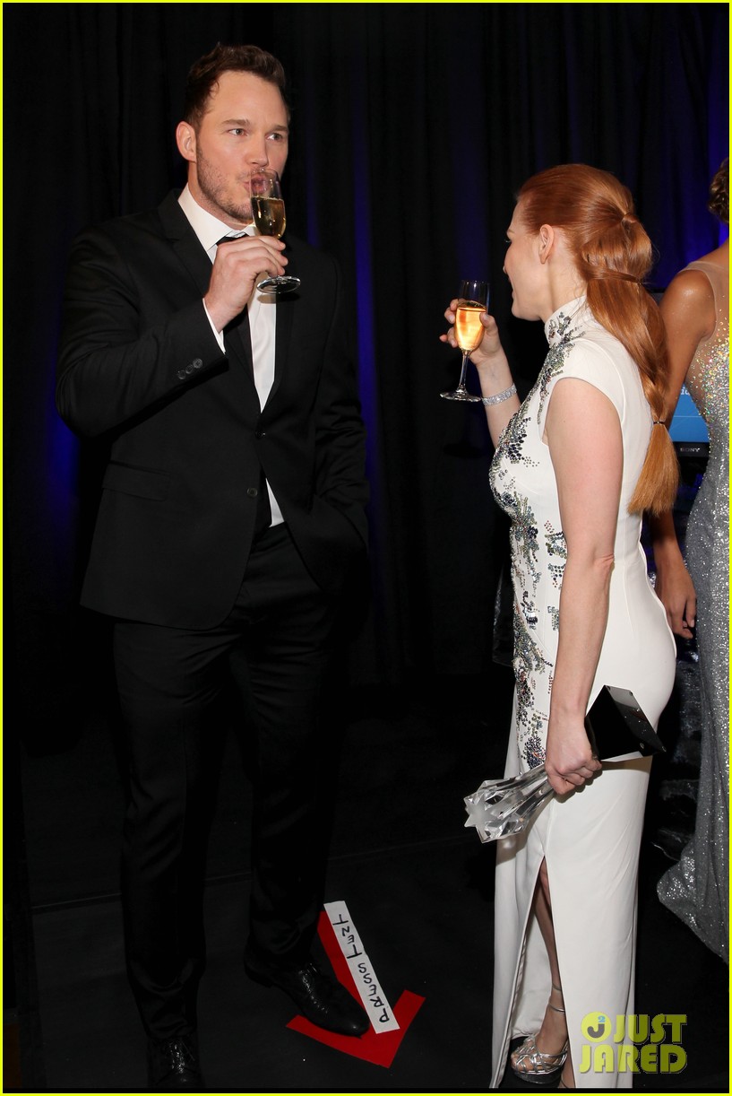 Chris Pratt & Chris Evans Rep Marvel at Critics' Choice Movie Awards 2015!