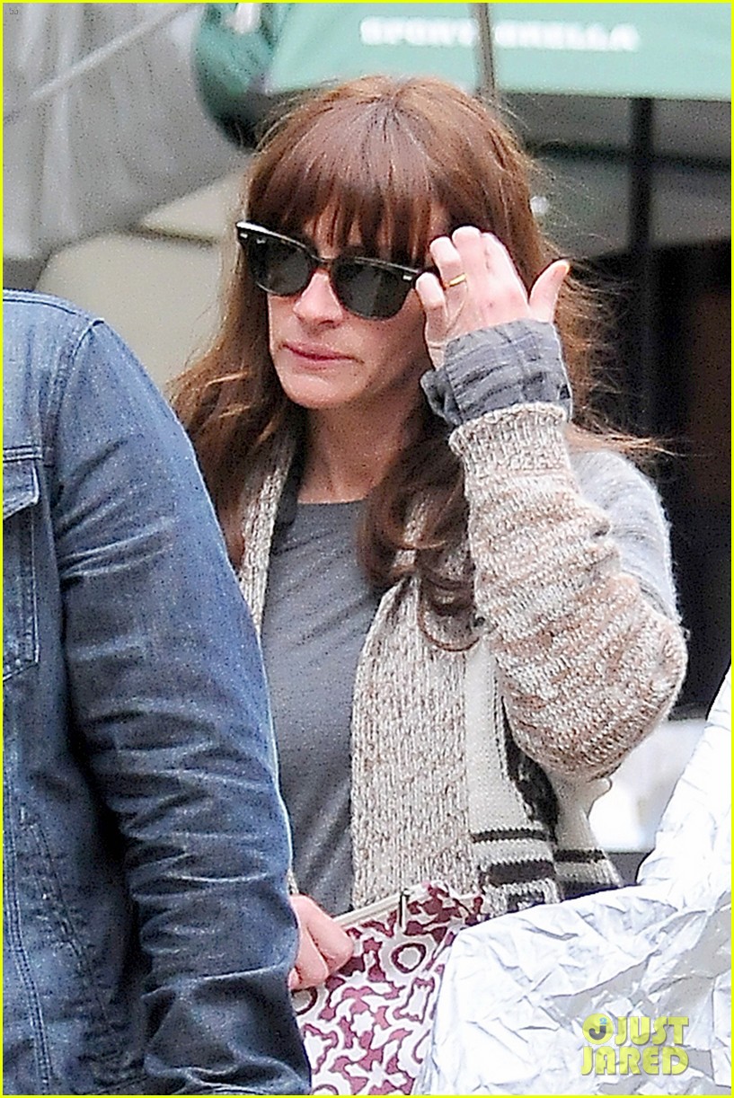 Julia Roberts & Danny Moder Mix Business With Pleasure On 'Secret in Their Eyes'