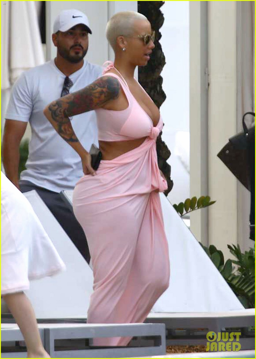 amber rose pink dress Amber Rose Wallbridge on Instagram: "Swipe < - - - - - - - -