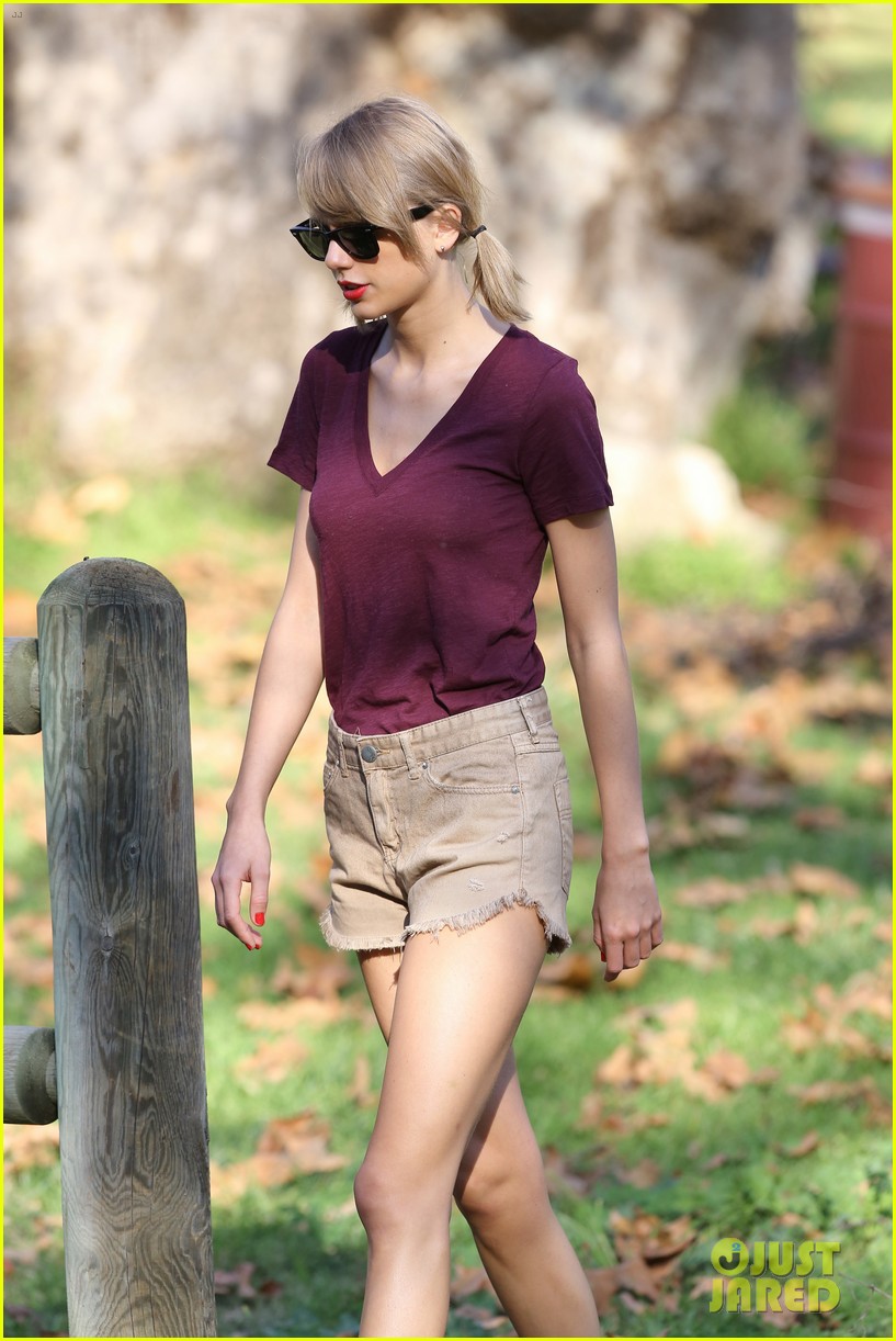 Taylor Swift & BFF Lorde Soak Up the Sun During Los Angeles Hike