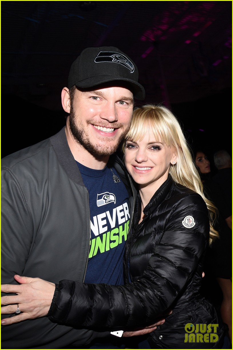 Chris Pratt & Anna Faris Show Off Seattle Seahawks Pride at Maxim's Super Bowl 2015 Party!