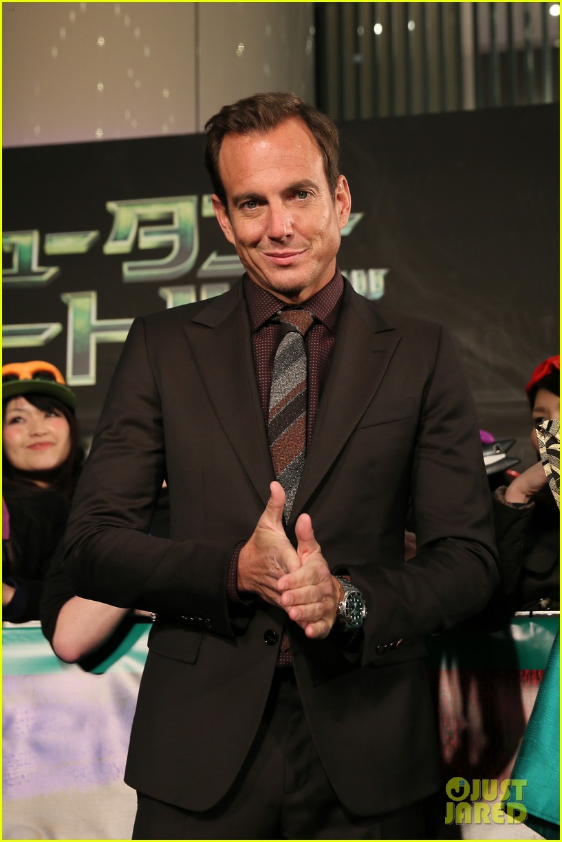 Megan Fox Shows Off Some Leg Action at 'Teenage Mutant Ninja Turtles' Japan Premiere