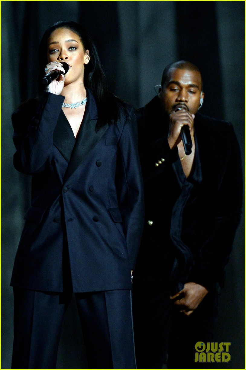 Rihanna's 'FourFiveSeconds' Grammys 2015 Performance with Kanye West & Paul McCartney (Video)