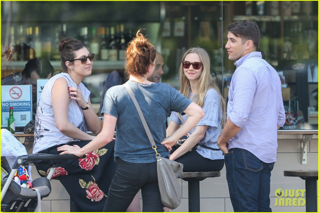 amanda seyfried smoking cigarettes Ryan Phillippe And Smoke In Paris - Photos - Entertainment News Photos and Video Amanda Seyfried's Throwback Pic Features