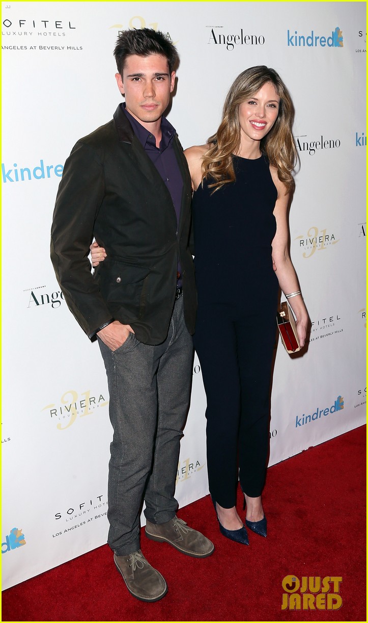 Emma Roberts, Jenna Ushkowitz, & Sarah Hyland Make It A Special Night at Kindred Fundraiser!