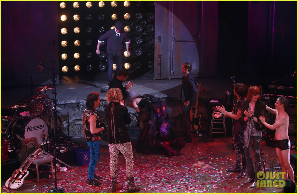 Neil Patrick Harris, Michael C. Hall, & Andrew Rannells Help Lena Hall Take Her 'Hedwig & The Angry Inch' Final Bow!