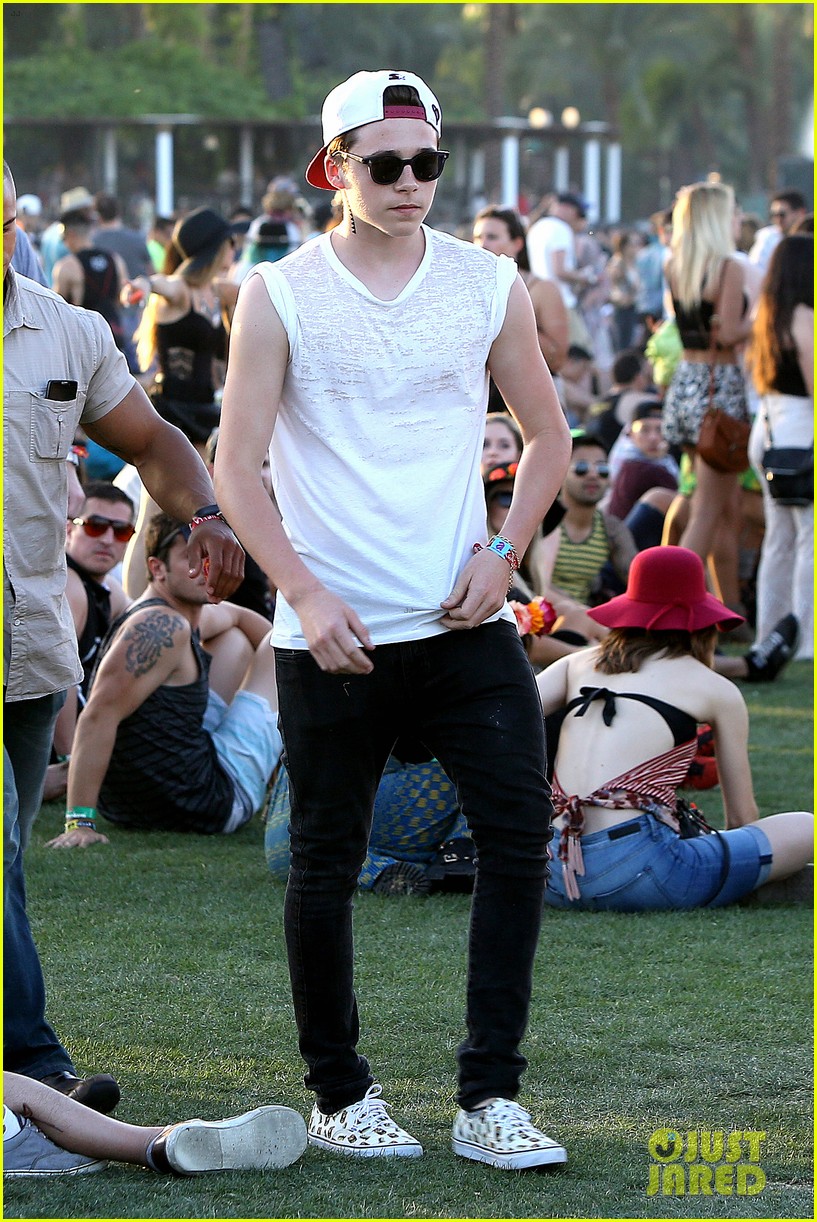 Ian Somerhalder & Nikki Reed Kiss Like Crazy at Coachella 2015