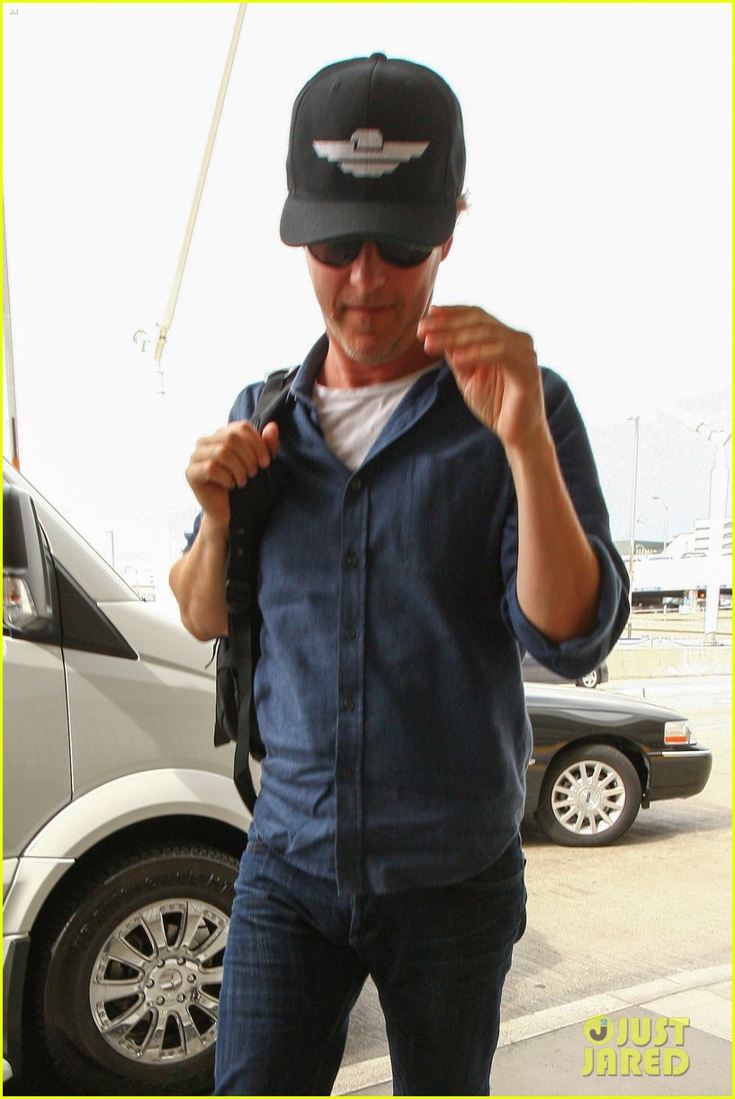 Edward Norton Gets Honored at T. Schreiber Studio's 46th Anniversary Gala!
