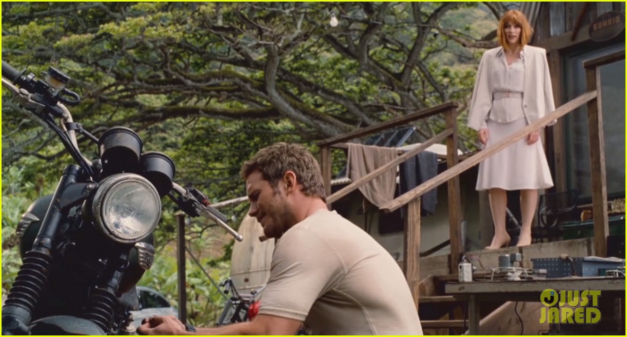 Chris Pratt Gets Flirty with Bryce Dallas Howard in First 'Jurassic World' Clip - Watch Now!