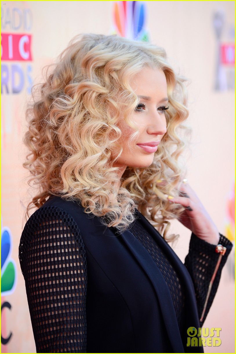 Iggy Azalea Debuts New Look - Compare Side-by-Side Photos