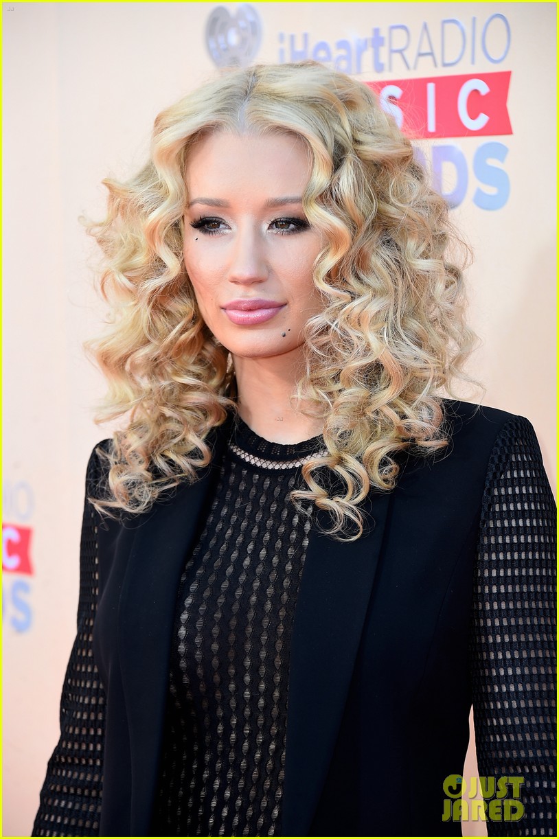 Iggy Azalea Debuts New Look - Compare Side-by-Side Photos