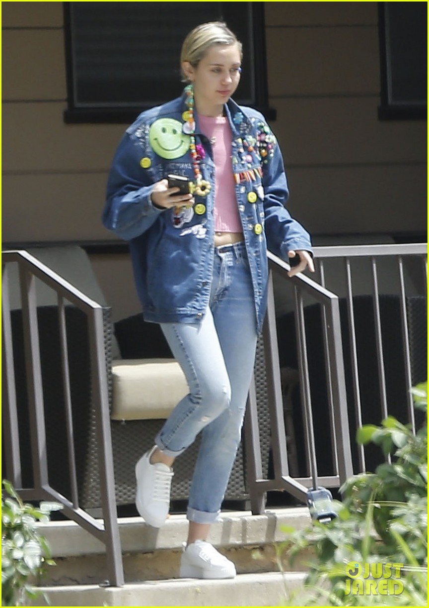 Miley Cyrus Jams Out to Spice Girls - Watch Here!