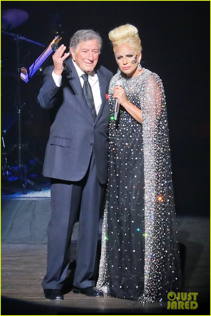 lady-gaga-wears-7-outfits-on-stage-for-c