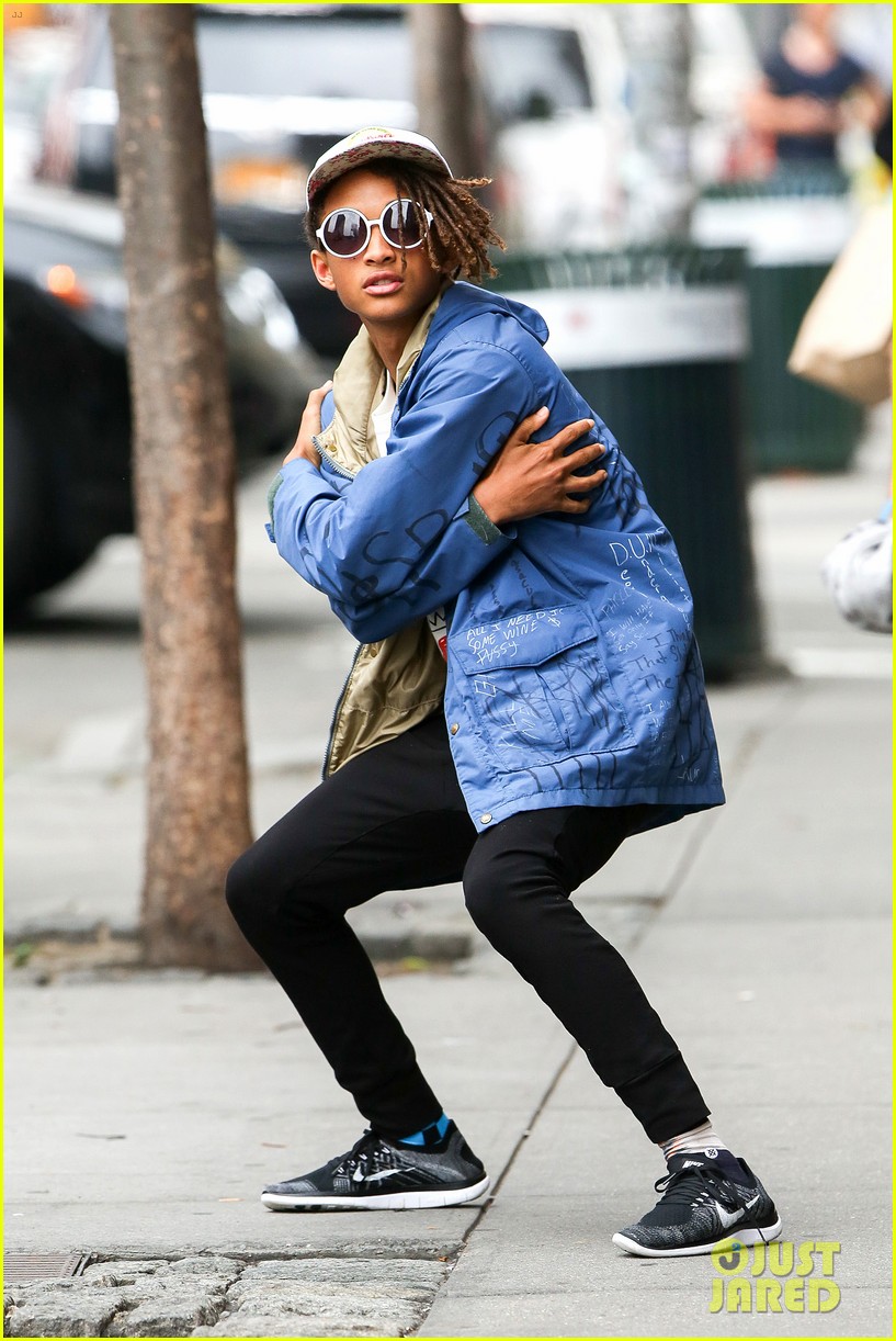Kendall Jenner Laughs as Jaden Smith Gives Hailey Baldwin Shoulder Ride