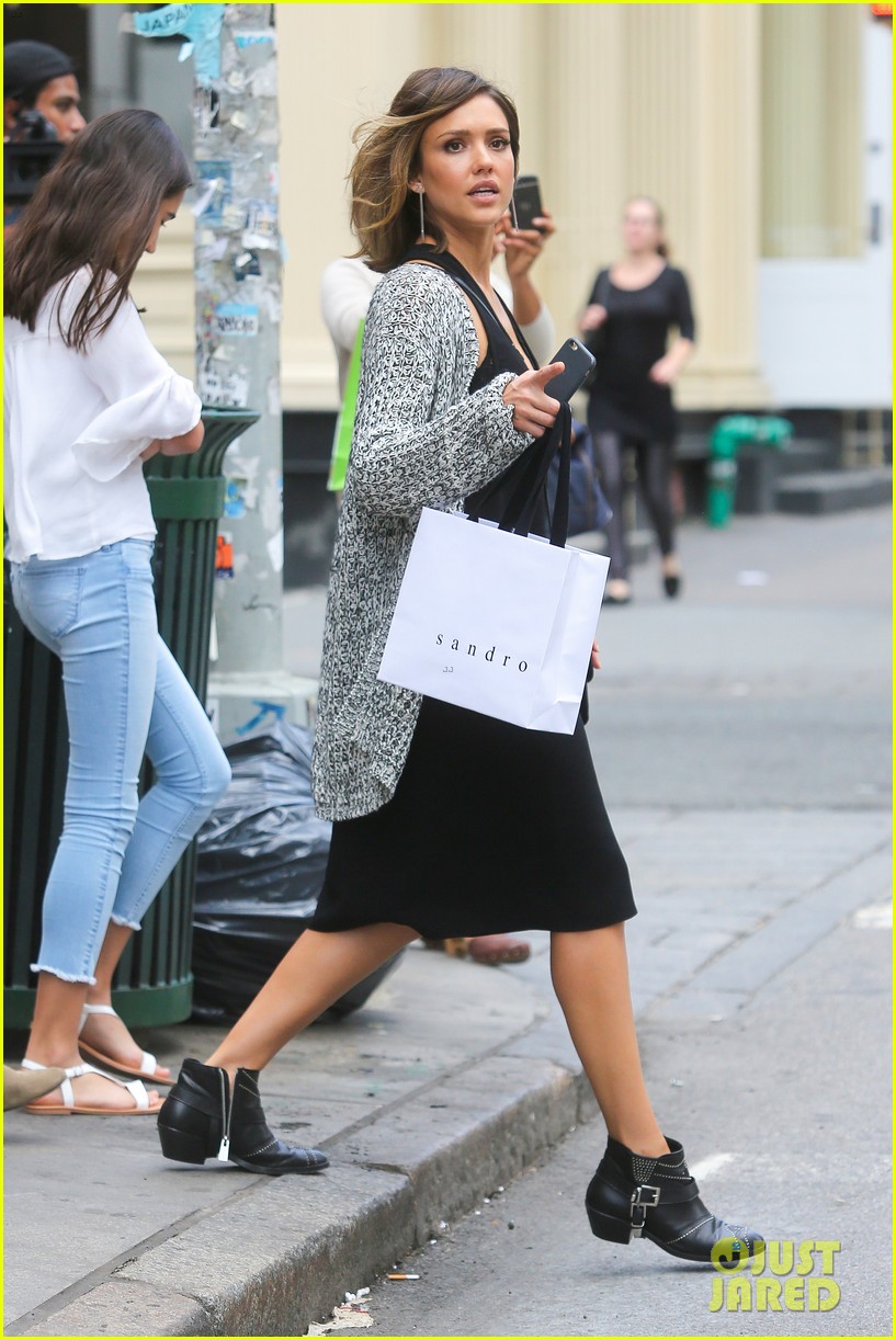 Diane Kruger & Jessica Alba Hug It Out in New York City
