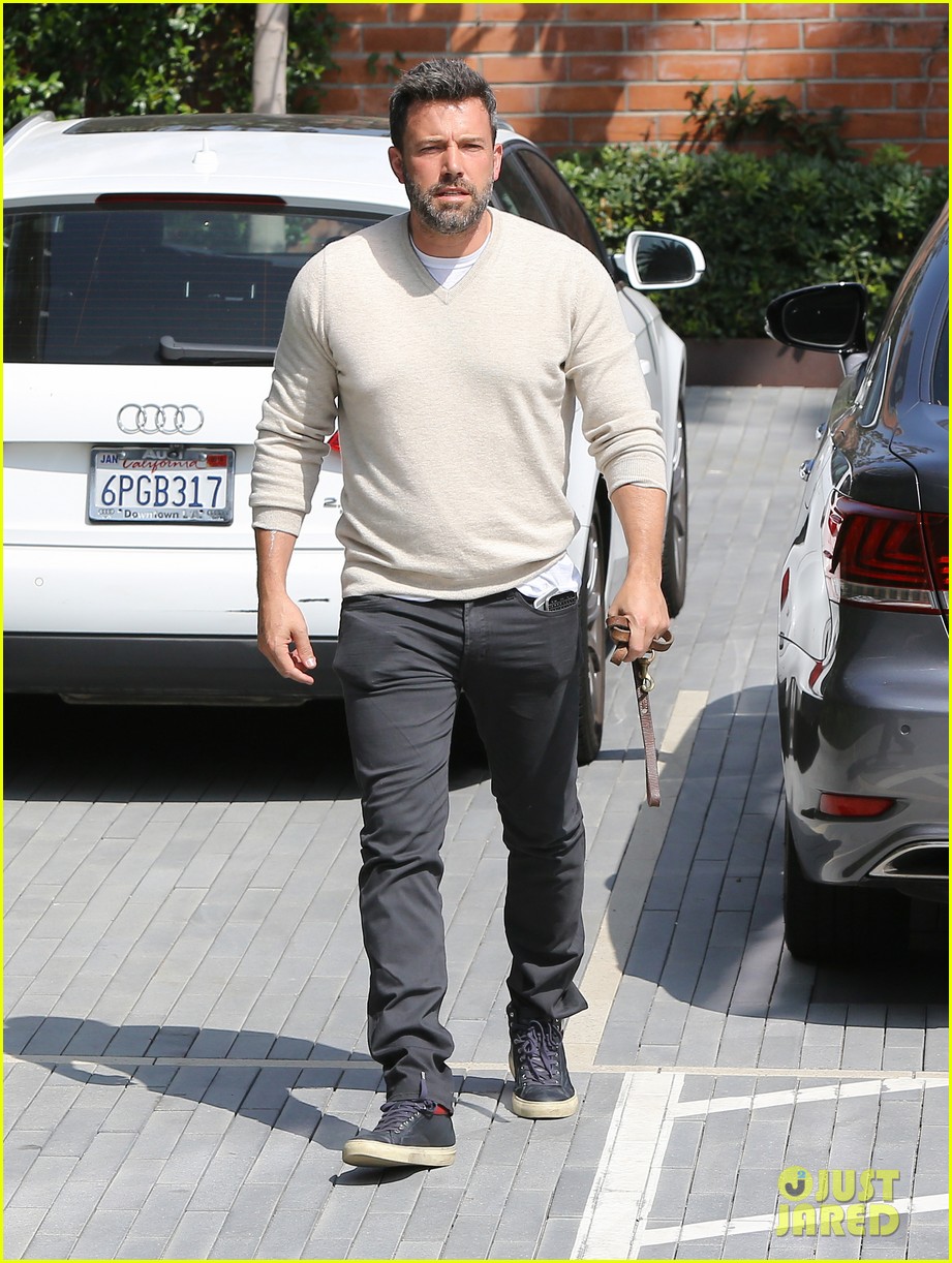 Ben Affleck Jokingly Sics His Dog on the Paparazzi