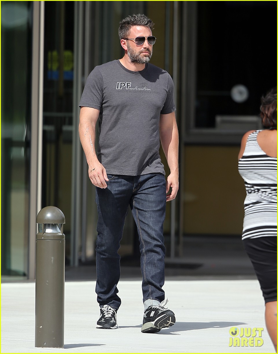 Ben Affleck to Direct & Star in Standalone 'Batman' Movie!