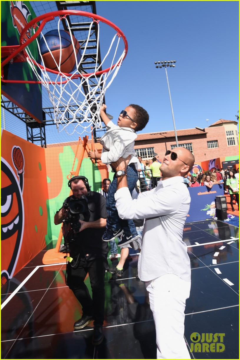 Derek Jeter Gets the Golden Slime at Kids' Choice Sports Awards 2015!