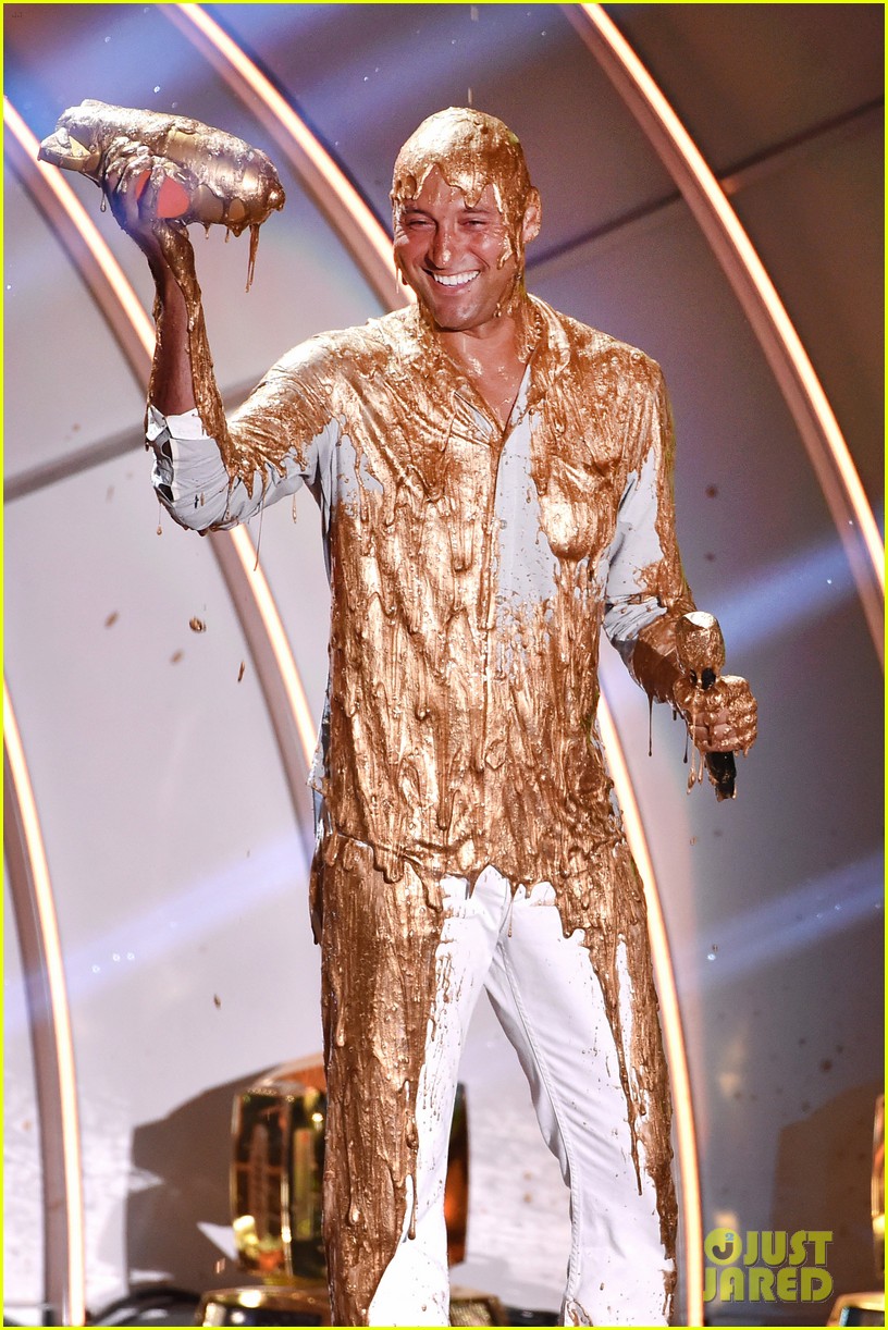 Derek Jeter Gets the Golden Slime at Kids' Choice Sports Awards 2015!
