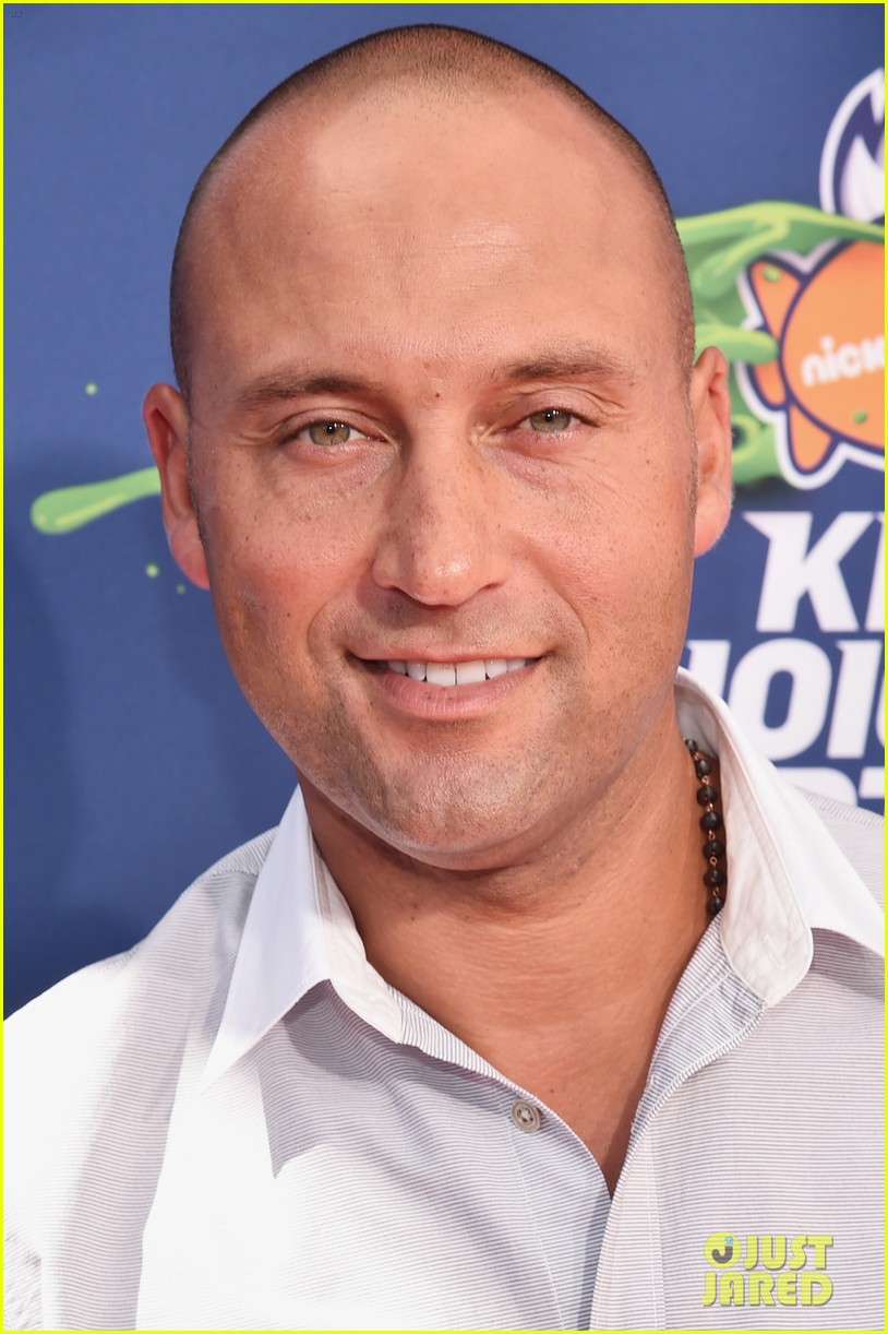 Derek Jeter Gets the Golden Slime at Kids' Choice Sports Awards 2015!