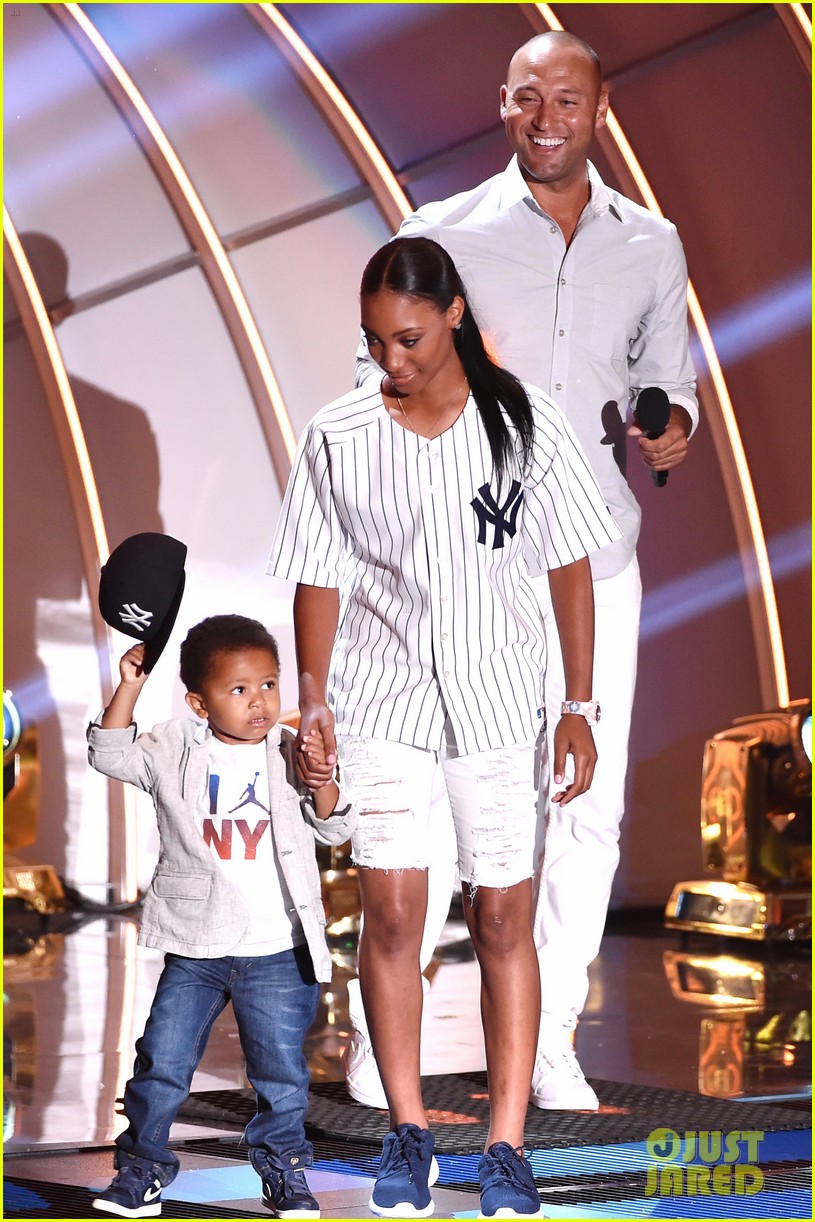 Derek Jeter Gets the Golden Slime at Kids' Choice Sports Awards 2015!