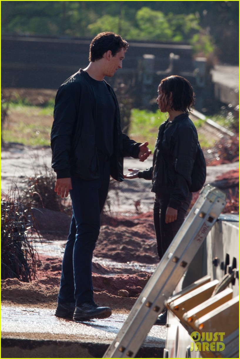 Zoe Kravitz Shows Off Her Bikini Body Before Filming More 'Allegiant' Scenes in Atlanta