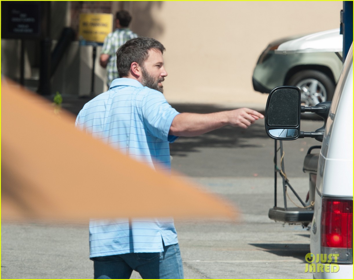 Ben Affleck Steps Out Sans Wedding Ring in Los Angeles