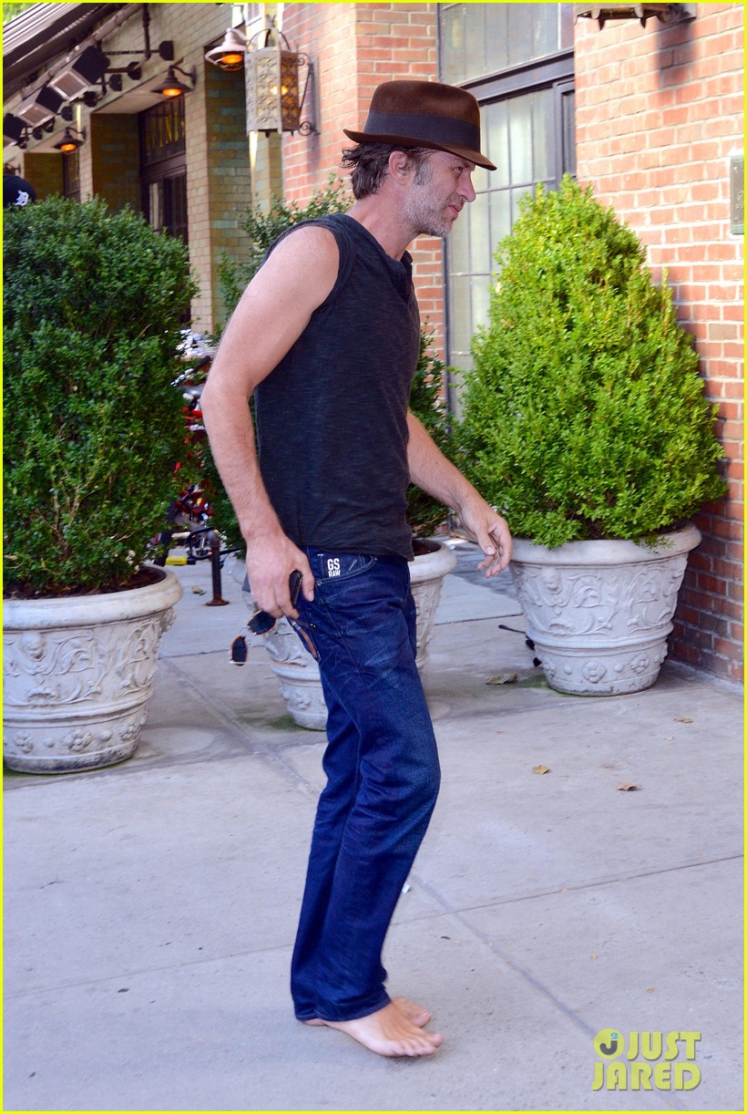 Thomas Jane Walks Barefoot Down New York City Street