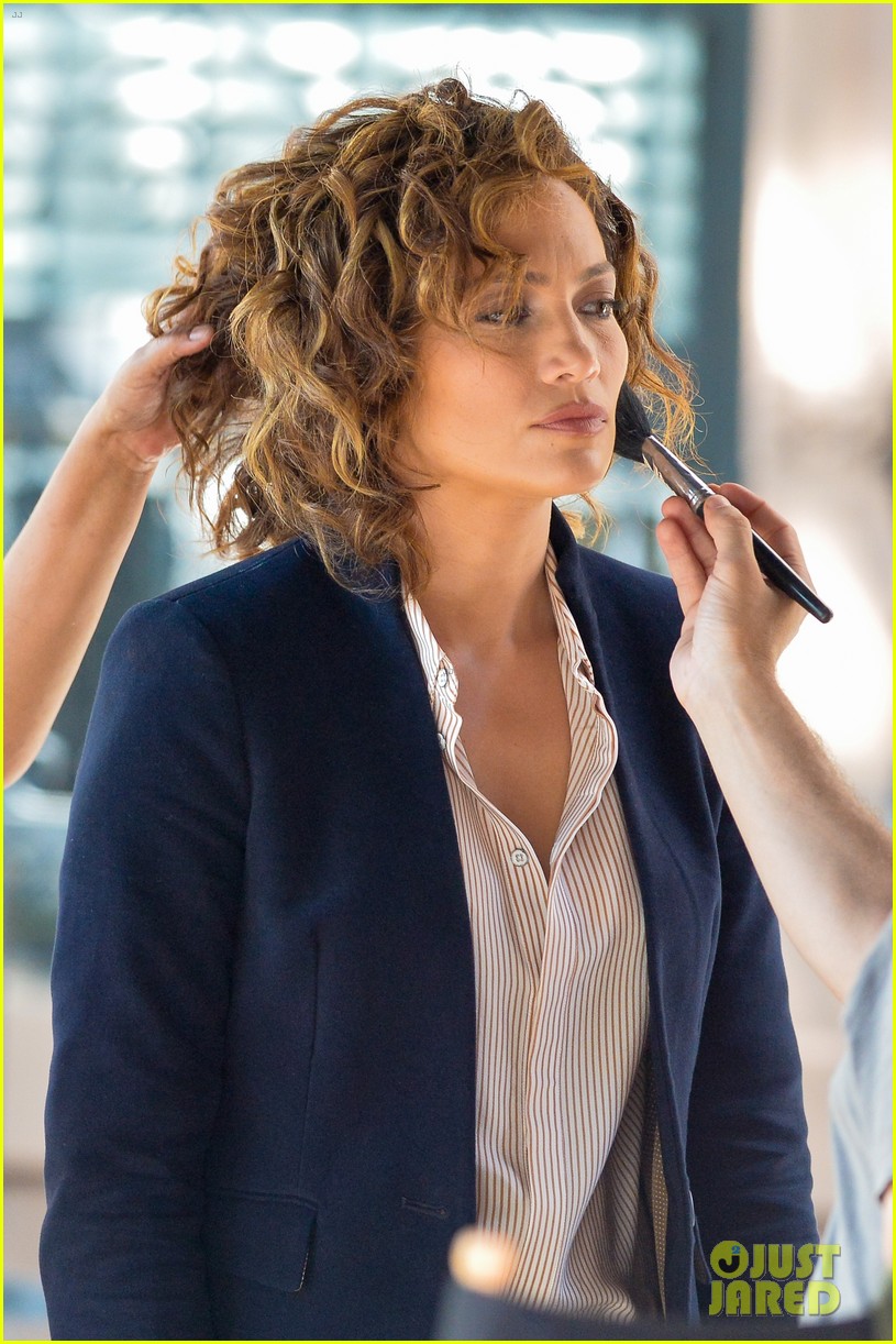 Jennifer Lopez Shares 'Besitos' With Her Bambinos