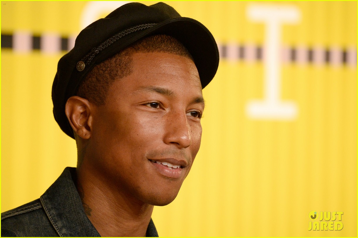 Pharrell Williams & Wife Helen Lasichanh Walk VMAs 2015 Red Carpet!