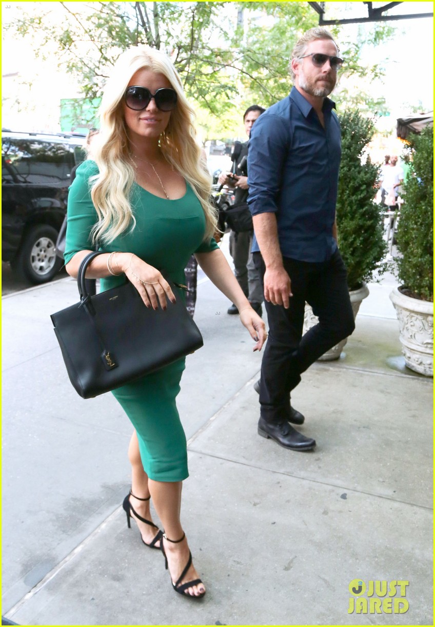 Jessica Simpson Reveals She Can Hold Her Breath Longer Than Justin Bieber Can
