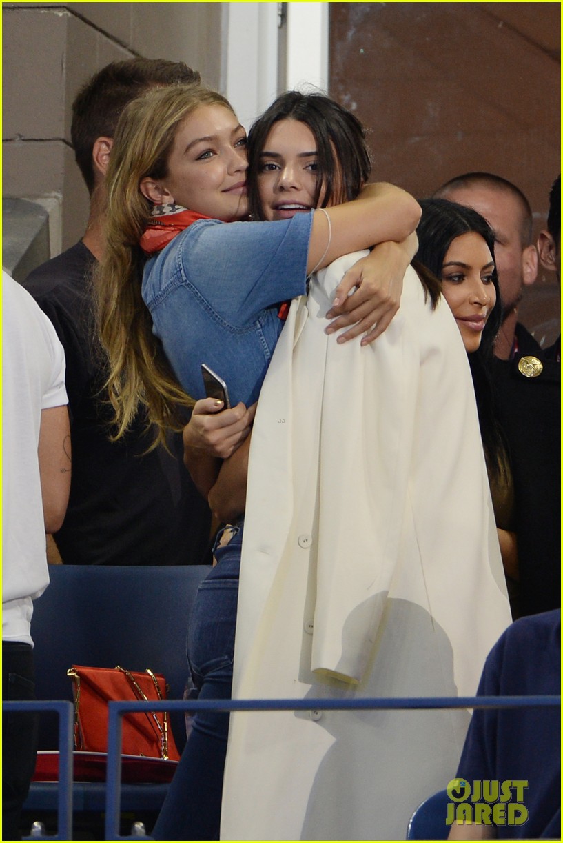 Kim Kardashian & Kendall Jenner Attend the U.S. Open to Watch Serena & Venus' Match!