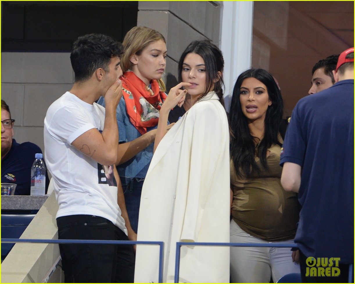 Kim Kardashian & Kendall Jenner Attend the U.S. Open to Watch Serena & Venus' Match!