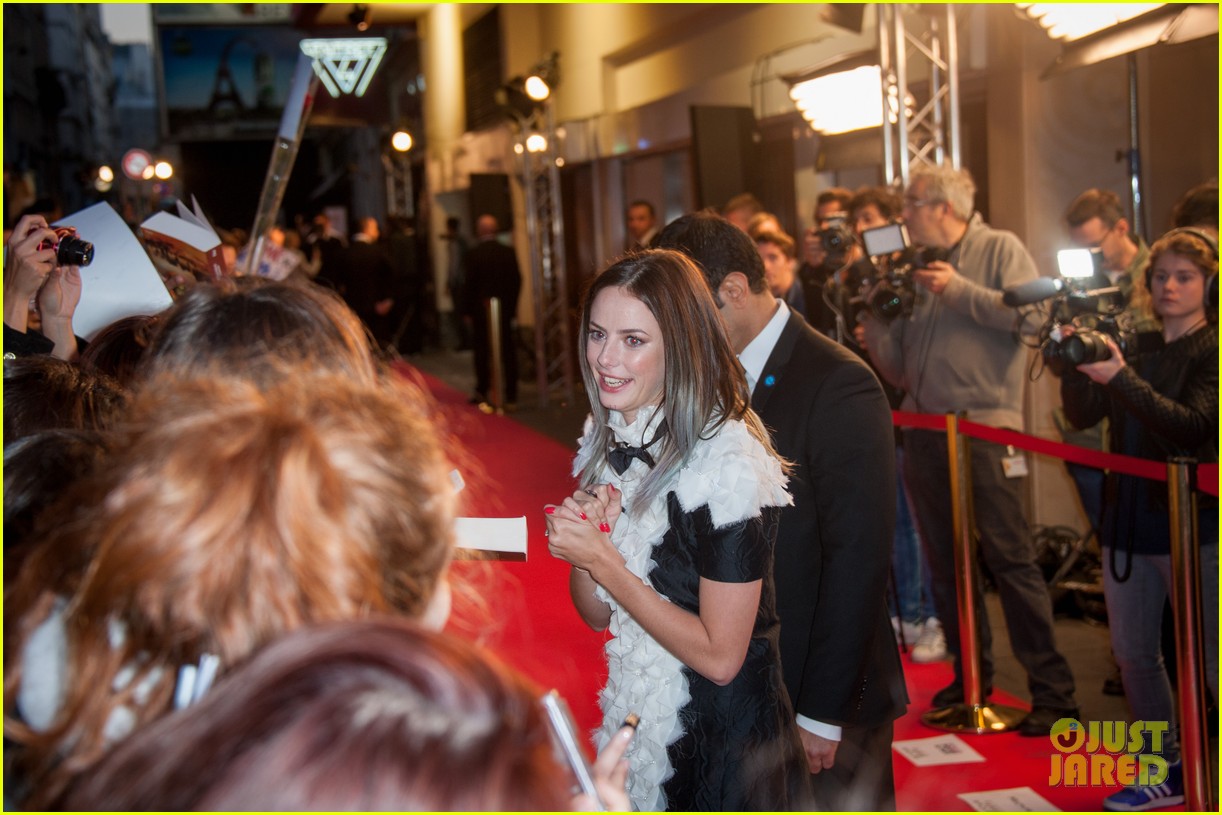 Kaya Scodelario & Thomas Brodie-Sangster Premiere 'Scorch Trials' In Paris