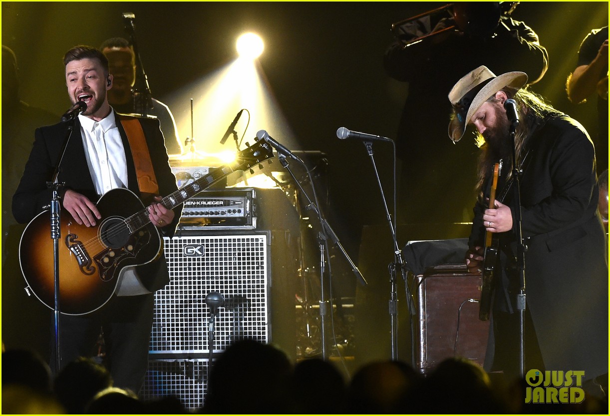 Justin Timberlake Performs 'Tennessee Whiskey' & 'Drink You Away' With Chris Stapleton at CMA Awards 2015 (Video)