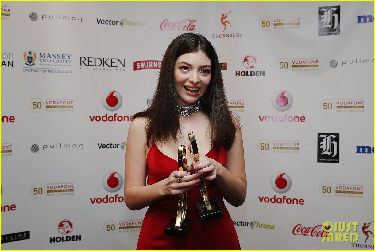 Lorde Wins Two Awards at Vodafone New Zealand Music Awards