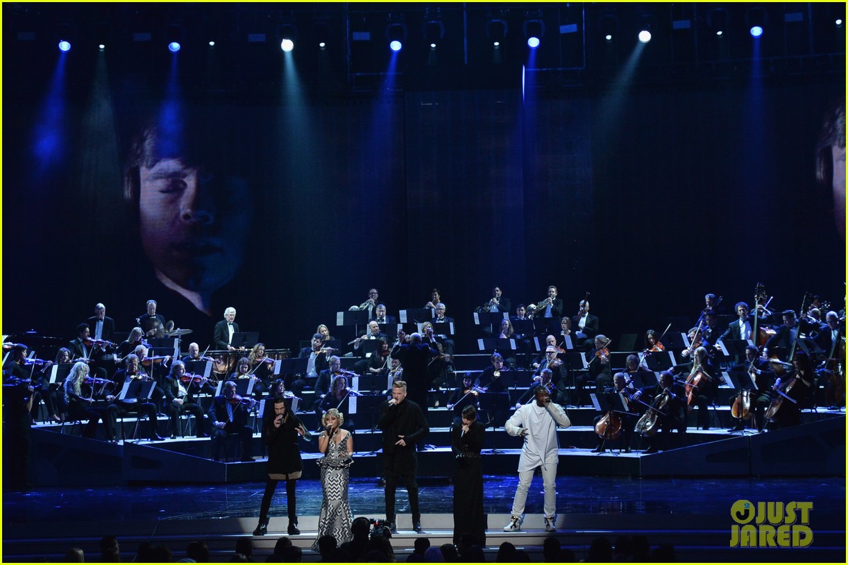 Pentatonix Pays Amazing Tribute to 'Star Wars' at AMAs 2015 - Watch Now!